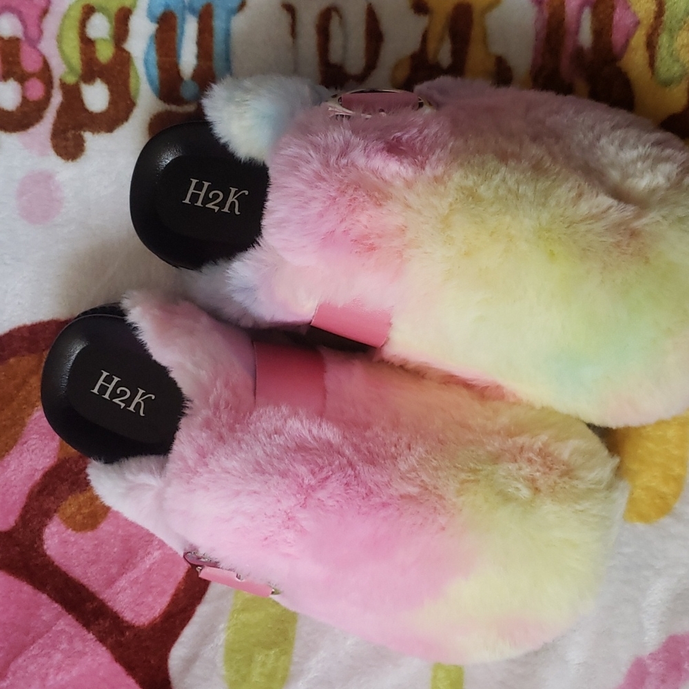 pastel rainbow furry slippers - Picture 7 of 8